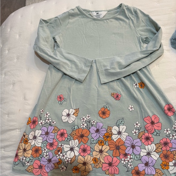 H&M Girl’s Dress Bundle Two Floral Long Sleeved Size 5 and 6 - Picture 2 of 10